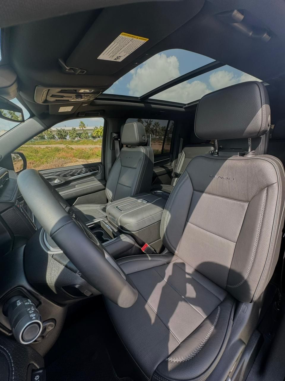 GMC Yukon Denali — photo 3